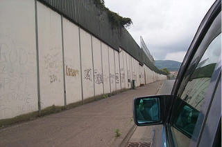 peacewall.jpg (21137 bytes)