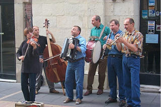musicians.jpg (28362 bytes)