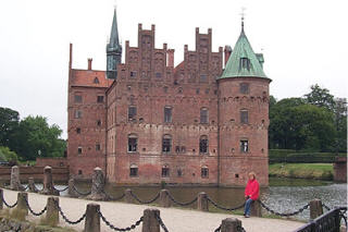 castle.jpg (24585 bytes)